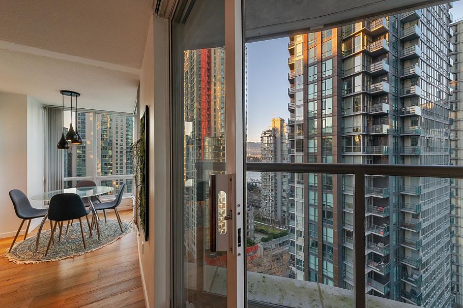 2103 1166 Melville Street Vancouver, BC - 2