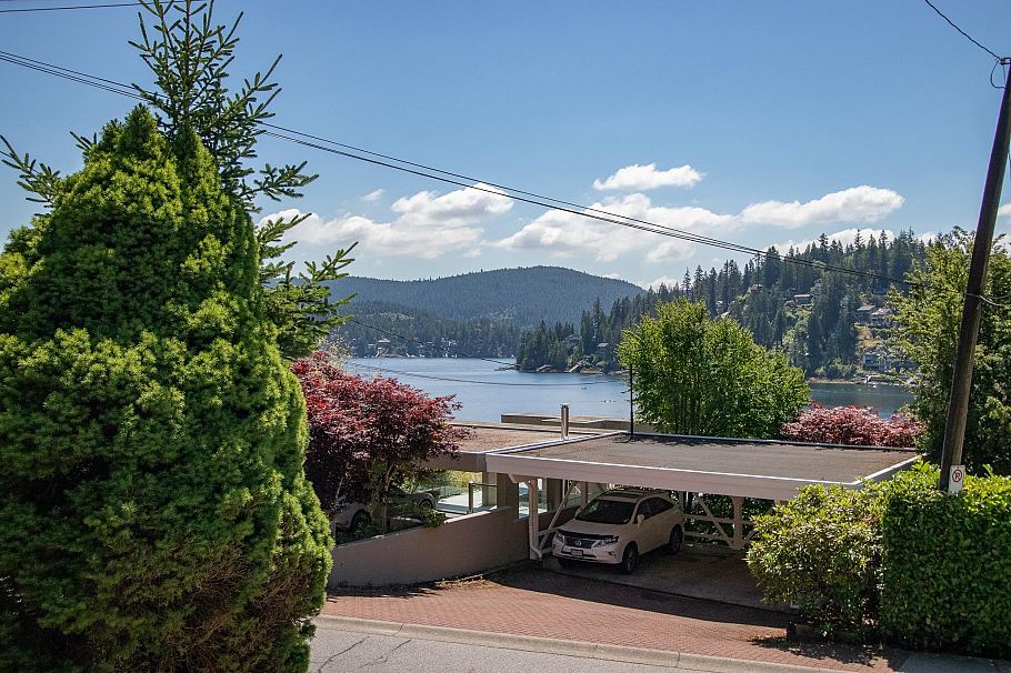 2711 Panorama Drive North Vancouver, BC - 3