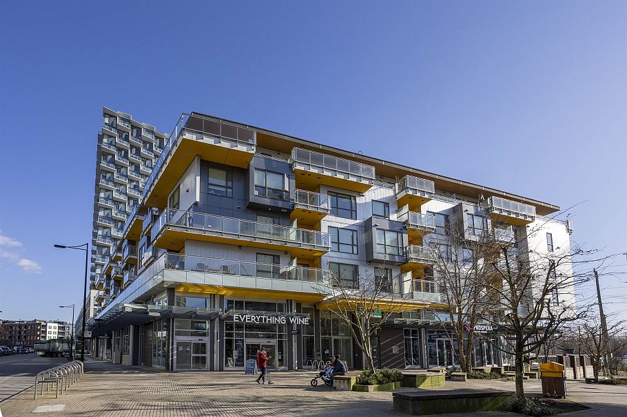 305 8580 River District Crossing Vancouver, BC - 1