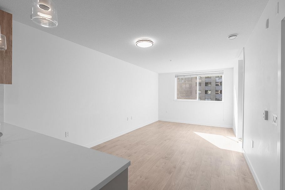 202 108 E 8th Street North Vancouver, BC - 18