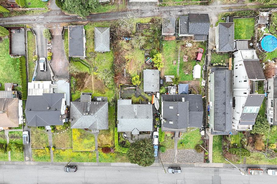 428 E 7th Street North Vancouver, BC - 17