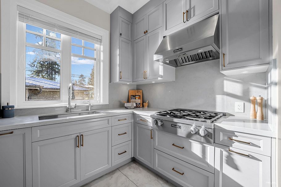 3946 W 30th Avenue Vancouver, BC - 22