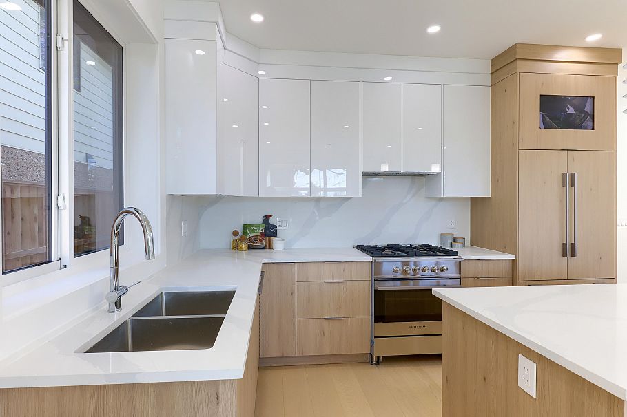 1 4742 St. Catherine Street Vancouver, BC - 5