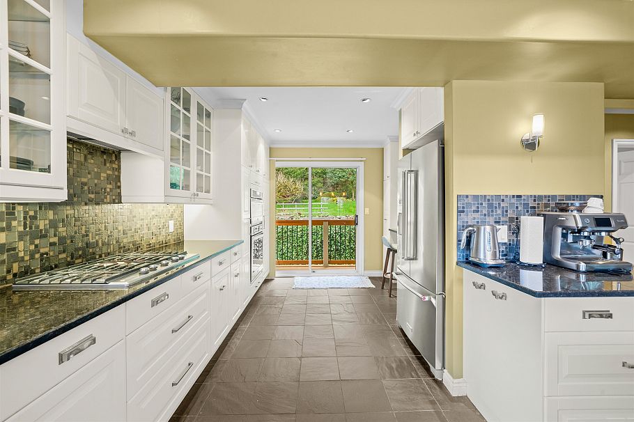 4622 Cove Cliff Road North Vancouver, BC - 18