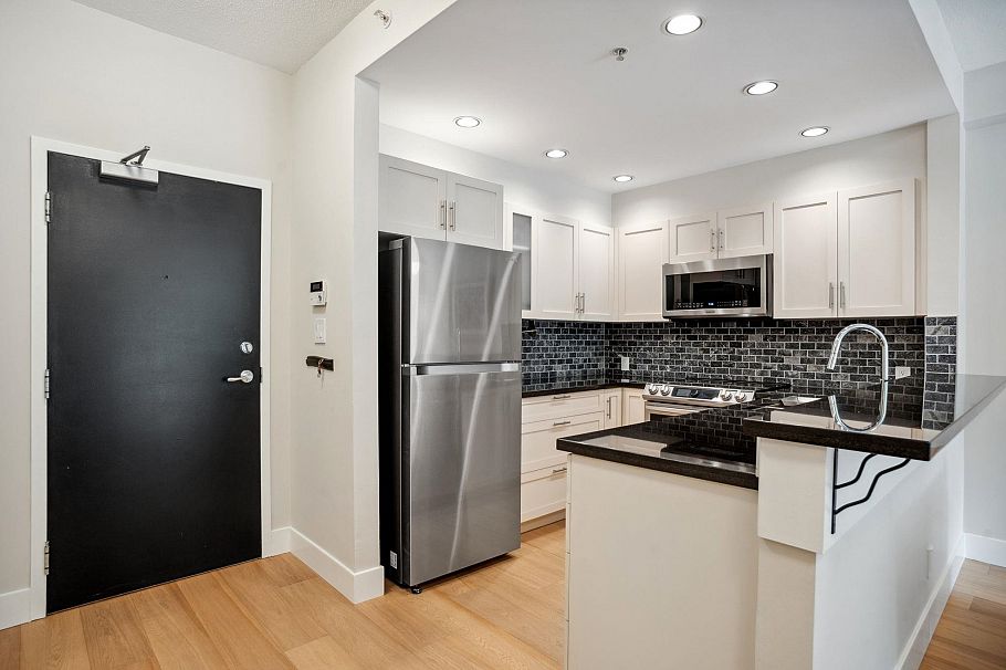 100 1688 Robson Street Vancouver, BC - 11