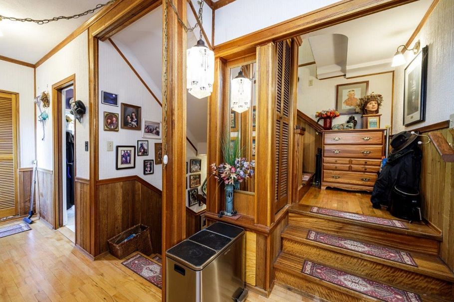 368 E Kings Road North Vancouver, BC - 24