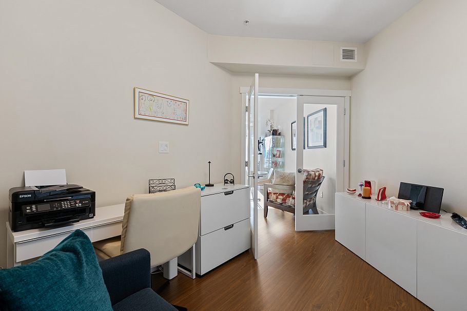 425 119 W 22nd Street North Vancouver, BC - 22