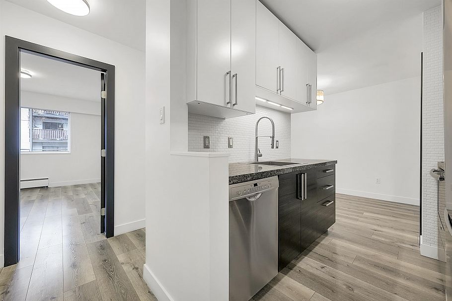 302 170 E 3rd Street North Vancouver, BC - 5