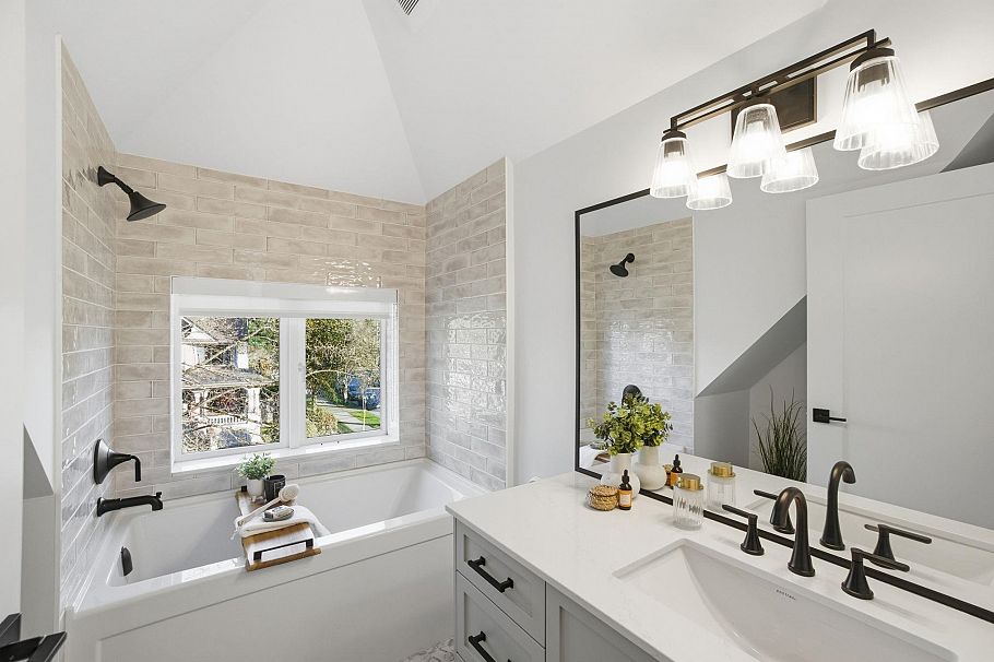 1967 Napier Street Vancouver, BC - 18