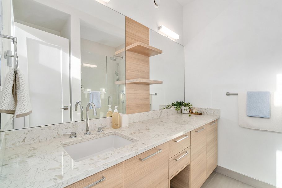 8 856 Orwell Street Vancouver, BC - 13