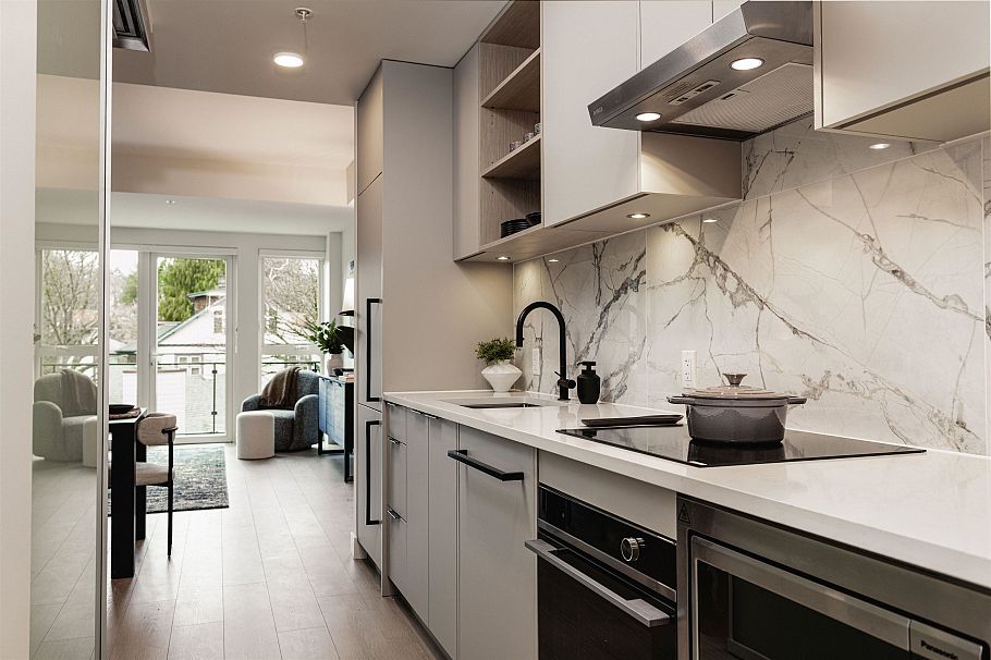 419 422 E 3rd Street North Vancouver, BC - 4