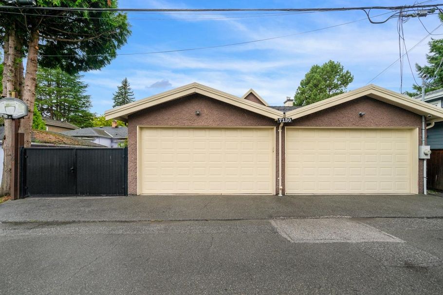 7130 Granville Street Vancouver, BC - 31