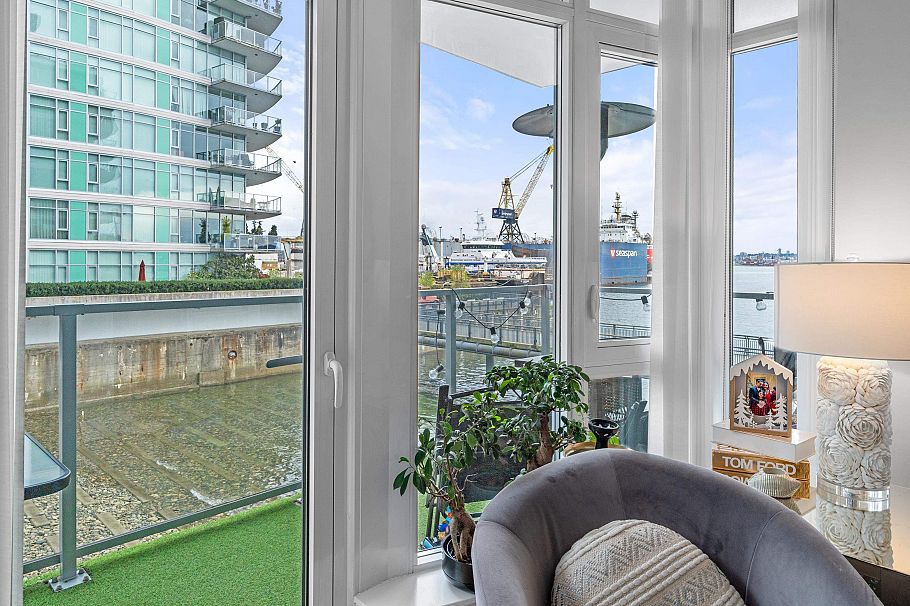 204 175 Victory Ship Way North Vancouver, BC - 12