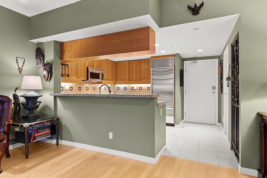 1053 Marinaside Crescent Vancouver, BC - 15