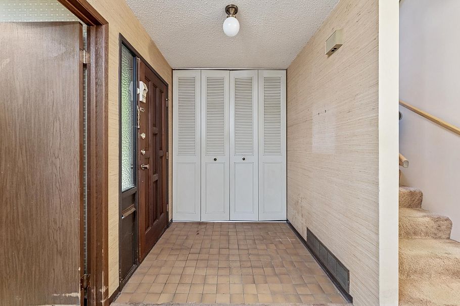 1494 Ross Road North Vancouver, BC - 30