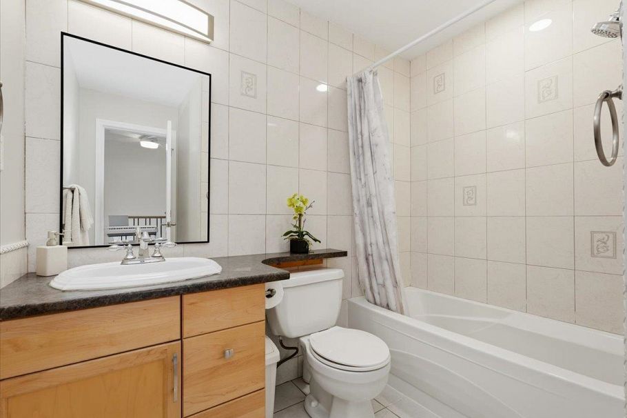 48 1910 Cedar Village Crescent North Vancouver, BC - 23