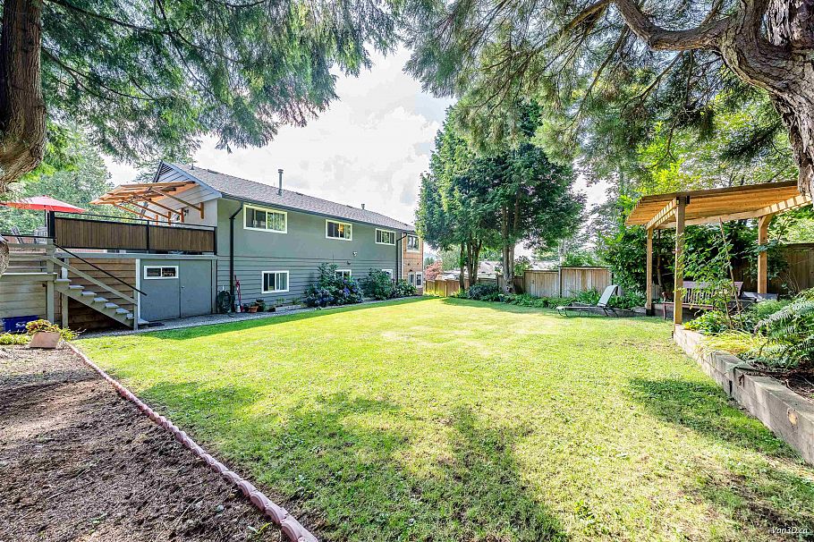 949 Hartford Place North Vancouver, BC - 36