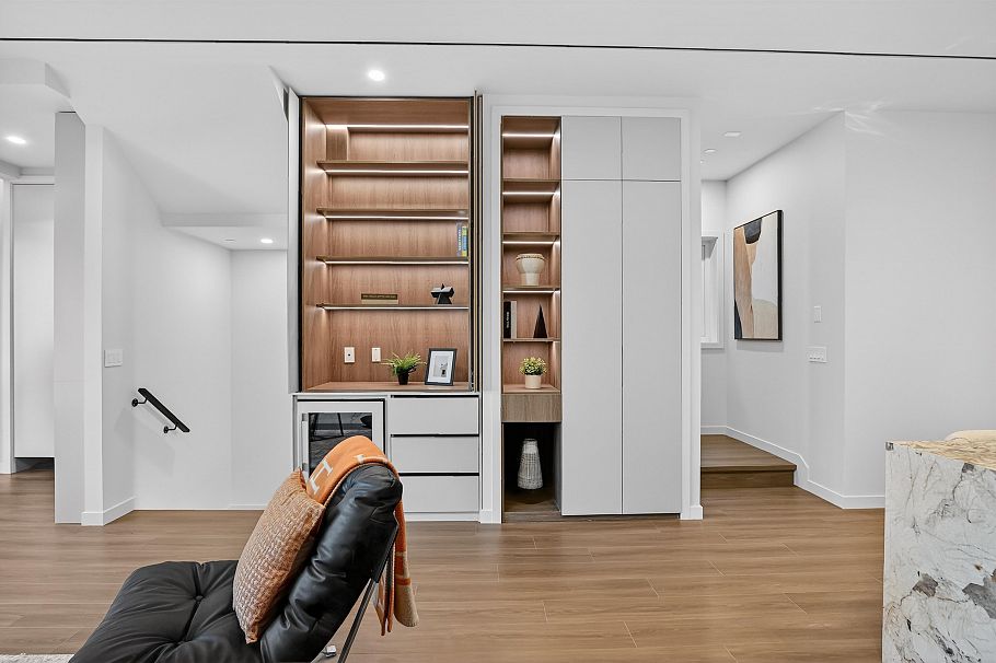 3546 W 35th Avenue Vancouver, BC - 9