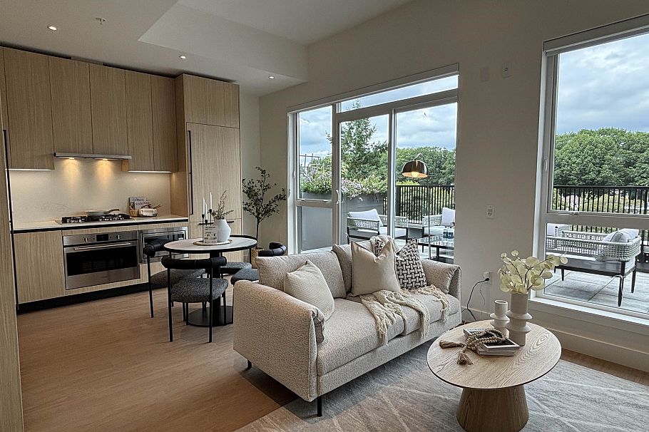 601 2235 E Broadway Vancouver, BC - 1