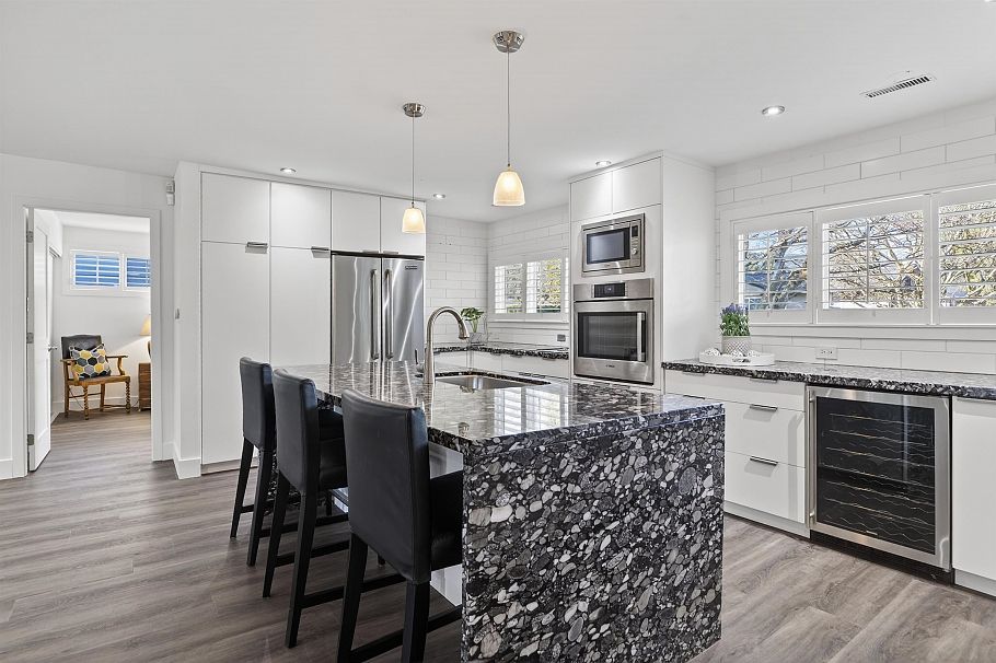 1375 Mcbride Street North Vancouver, BC - 5