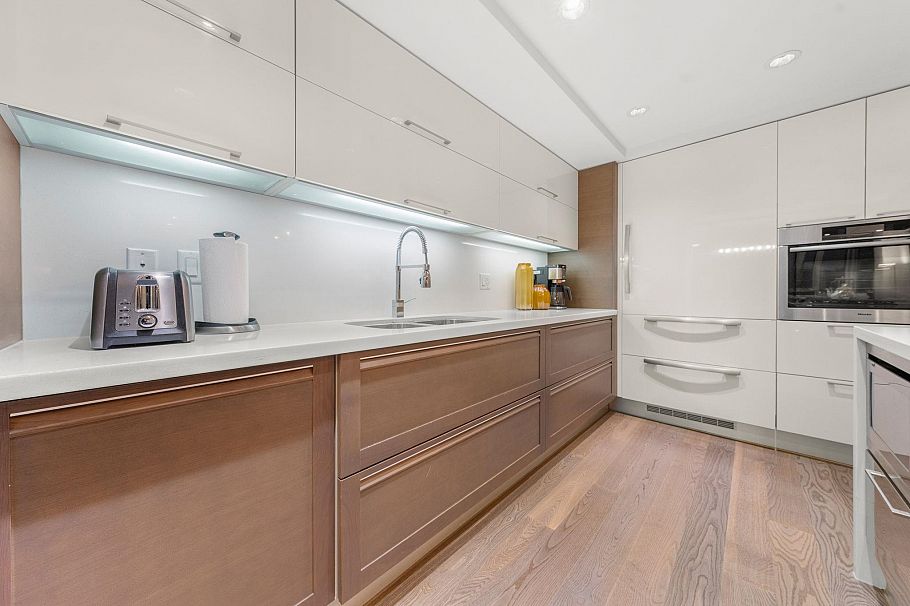 903 8 Smithe Mews Vancouver, BC - 17