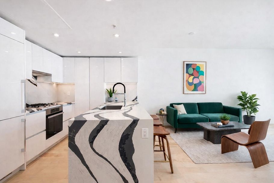 1307 135 E 13th Street North Vancouver, BC - 3