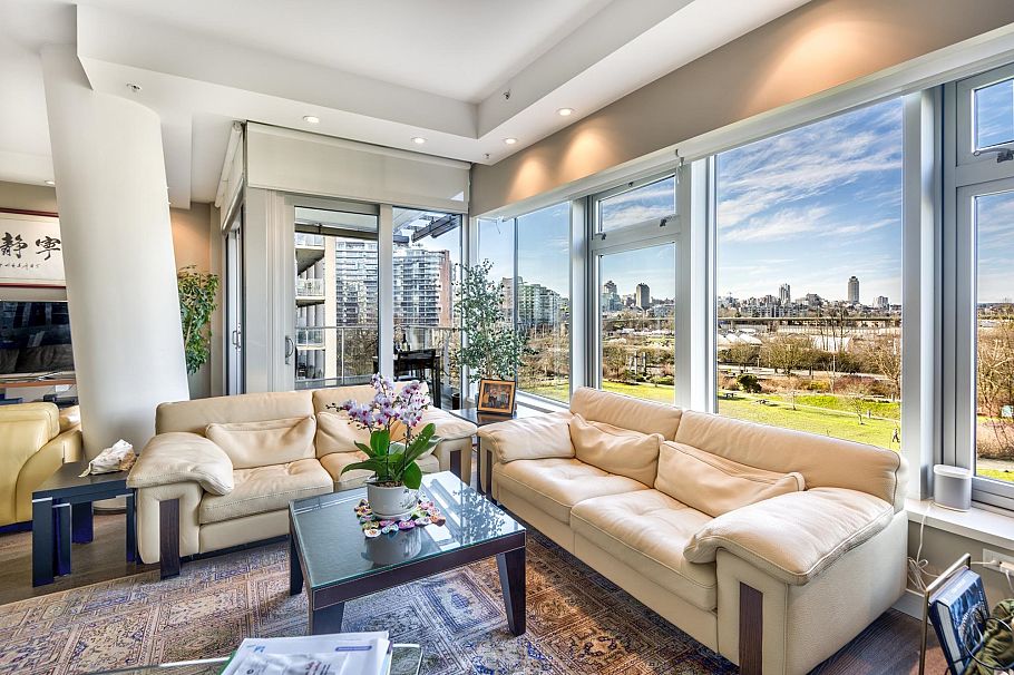 504 181 Athletes Way Vancouver, BC - 3