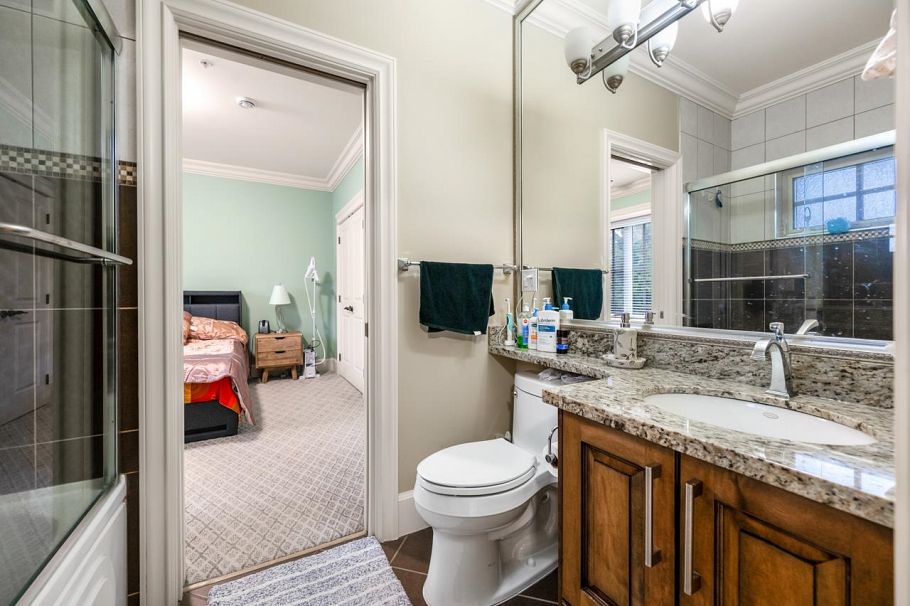 7130 Granville Street Vancouver, BC - 18