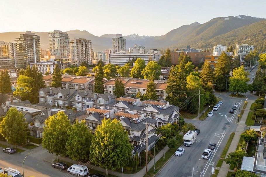 1117 St. Andrews Avenue North Vancouver, BC - 26