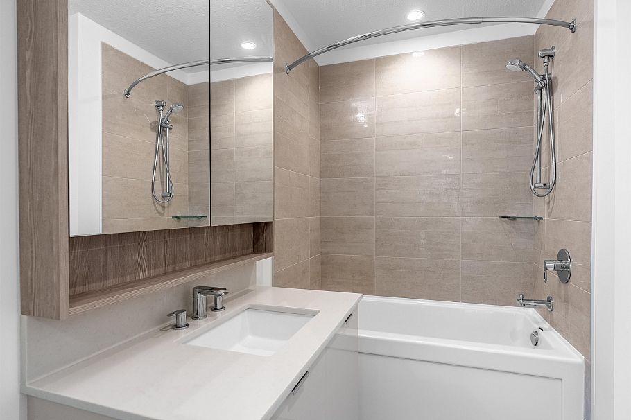 202 108 E 8th Street North Vancouver, BC - 25