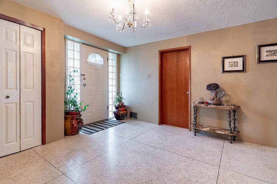 2740 E 2nd Avenue Vancouver, BC - 2