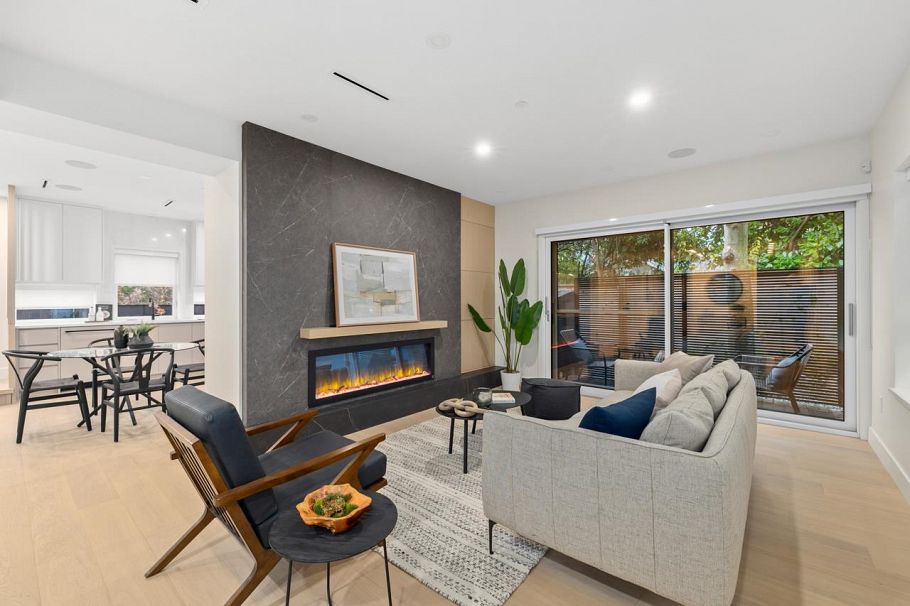 2430 W 49th Avenue Vancouver, BC - 1