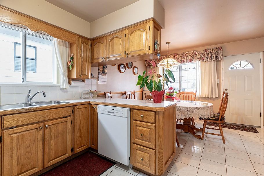 2740 E 2nd Avenue Vancouver, BC - 8