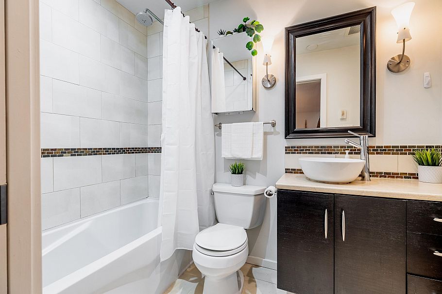 319 206 E 15th Street North Vancouver, BC - 13