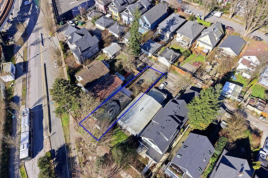 1757 E 8th Avenue Vancouver, BC - 4