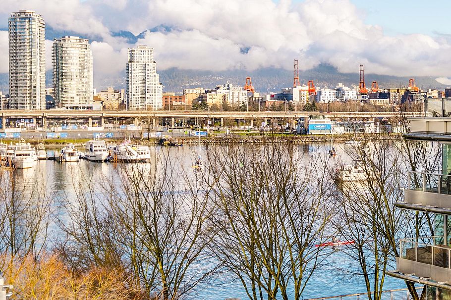 504 181 Athletes Way Vancouver, BC - 22