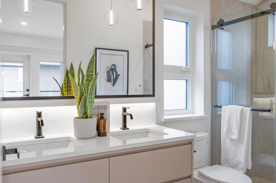 2430 W 49th Avenue Vancouver, BC - 25