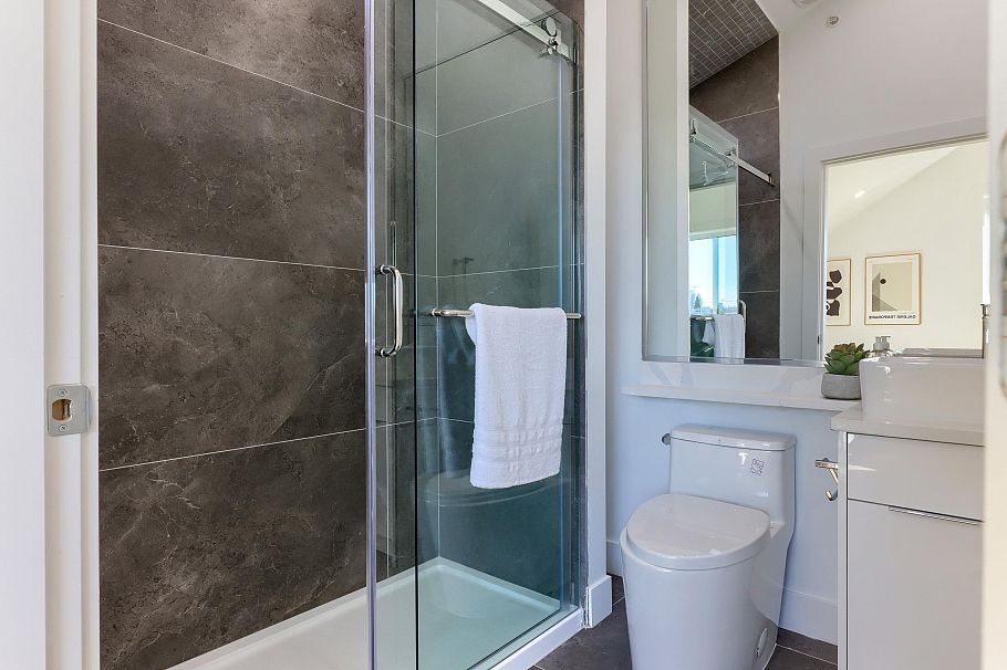 1 4742 St. Catherine Street Vancouver, BC - 12