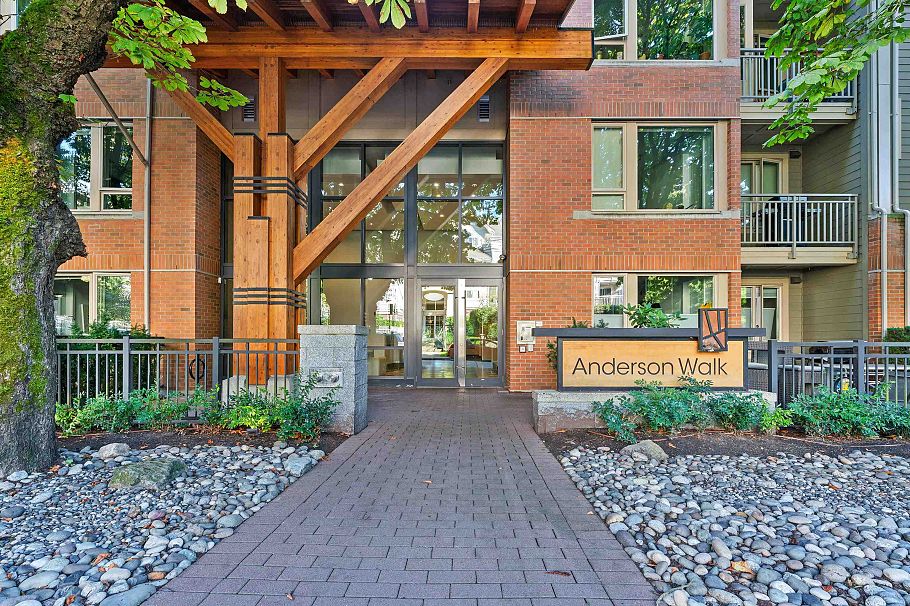 425 119 W 22nd Street North Vancouver, BC - 1