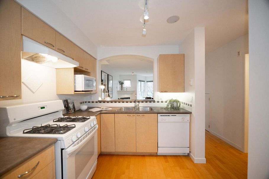 211 692 W 7th Avenue Vancouver, BC - 10