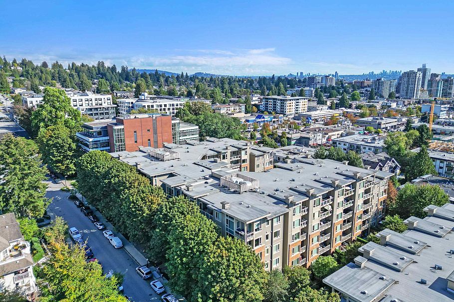 425 119 W 22nd Street North Vancouver, BC - 39