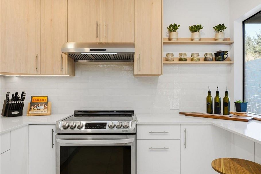 48 1910 Cedar Village Crescent North Vancouver, BC - 11