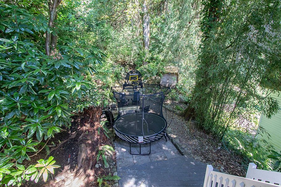 2711 Panorama Drive North Vancouver, BC - 37