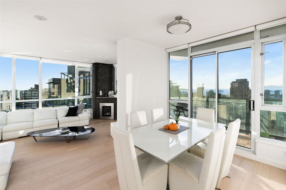 3501 1328 W Pender Street Vancouver, BC - 4