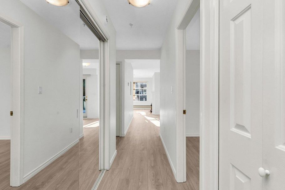 202 966 W 14th Avenue Vancouver, BC - 24