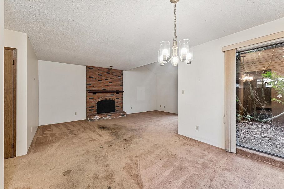 1494 Ross Road North Vancouver, BC - 3