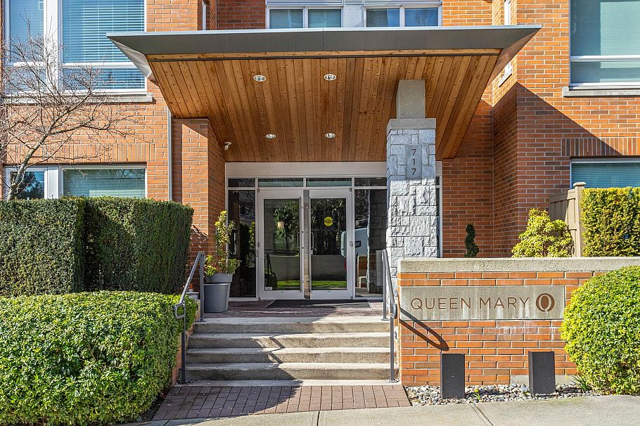 401 717 Chesterfield Avenue North Vancouver, BC - 2