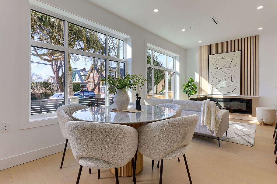 1 4742 St. Catherine Street Vancouver, BC - 3