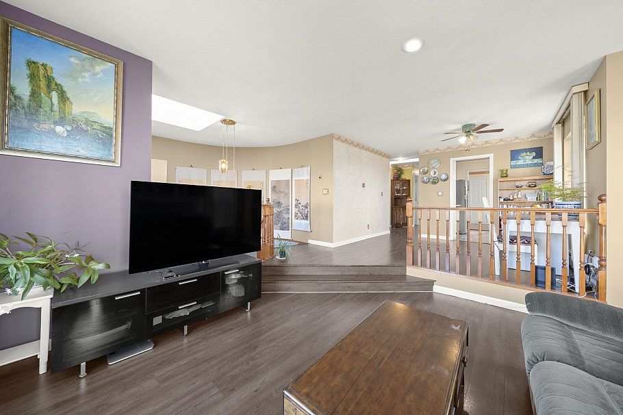 3206 E 25th Avenue Vancouver, BC - 2