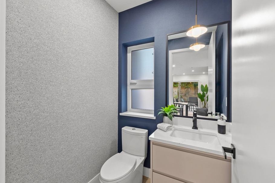 2430 W 49th Avenue Vancouver, BC - 10